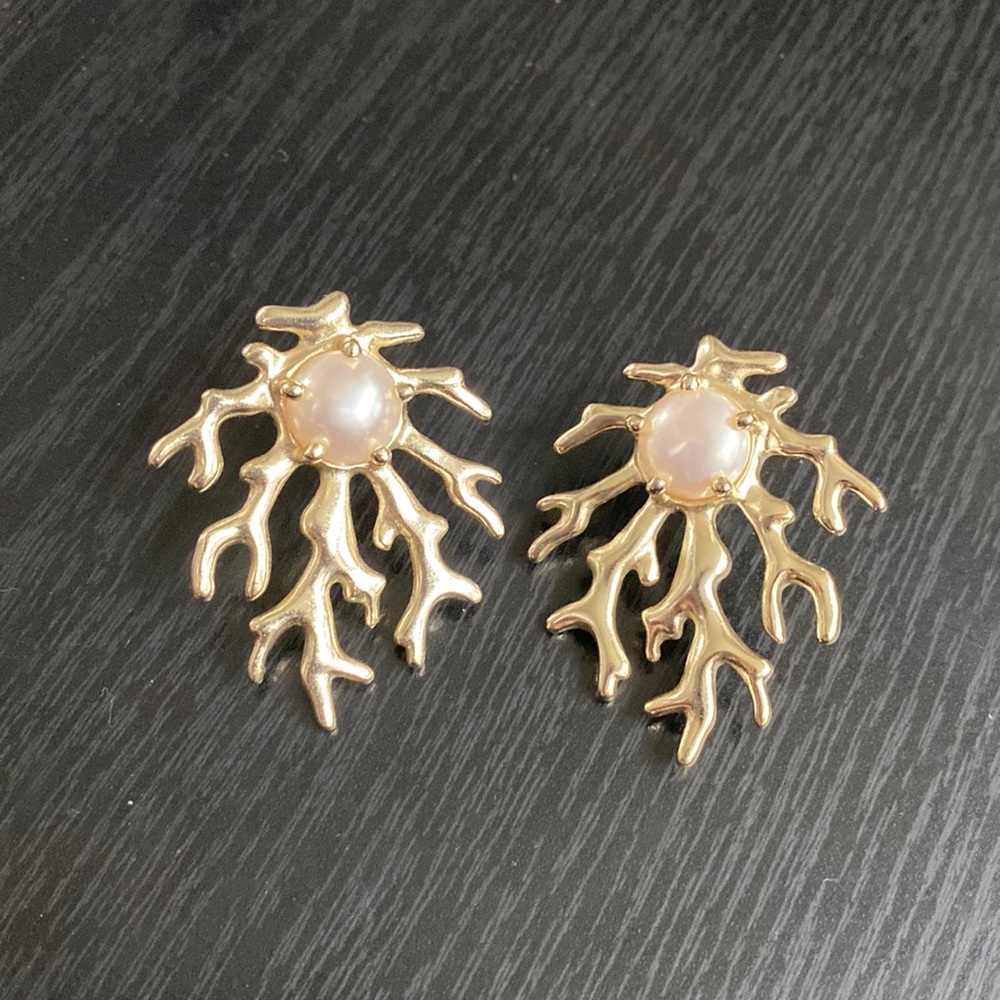 Kendra Scott Pearl statement earrings with coral gold accents.